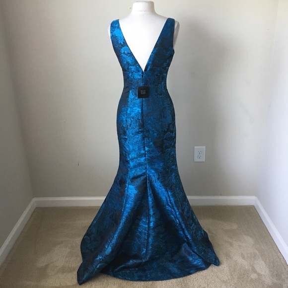 Plunging brocade jacquard Vee mermaid dress gown - Picture 5 of 8